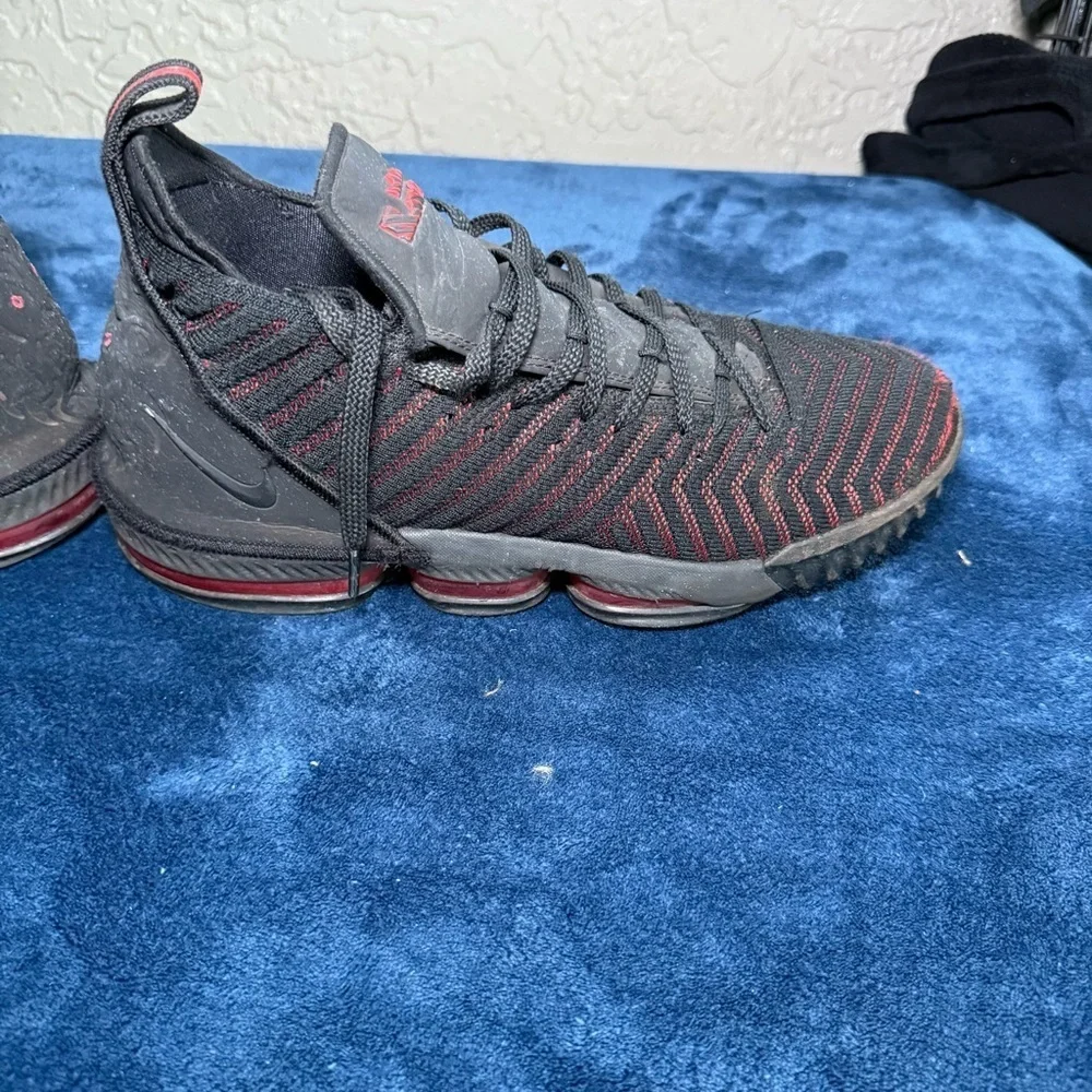 NIKE LEBRON XVI 16 Fresh Bred Black and Red Sneakers Size 12.5